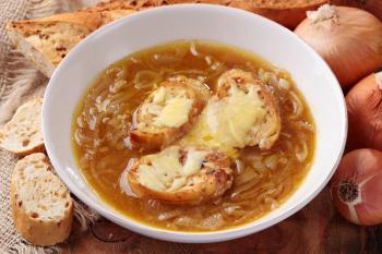 02-soupe-a-l-oignon-et-croutons-gratines